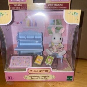 Epoch Sylvanian Families Calico Critters Snow Rabbit Girl's Learning Desk NEW